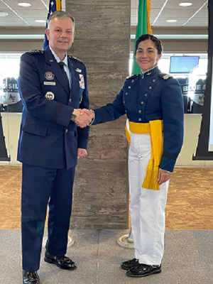 PRIMERA MEXICANA SE GRADÚA EN LA ACADEMIA DE LA FUERZA AÉREA DE EU