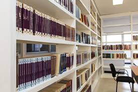 ACCESO A LAS BIBLIOTECAS Y SUS MATERIALES