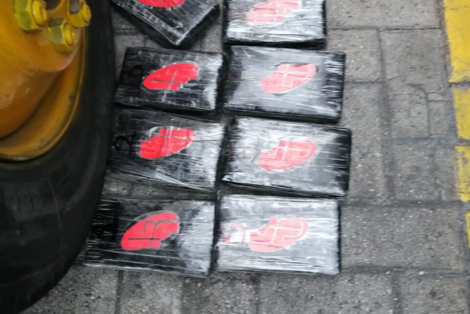 ASEGURAN OCHO PAQUETES DE COCAÍNA EN MANZANILLO, COLIMA ASEGURAN OCHO PAQUETES DE COCAÍNA EN MANZANILLO, COLIMA