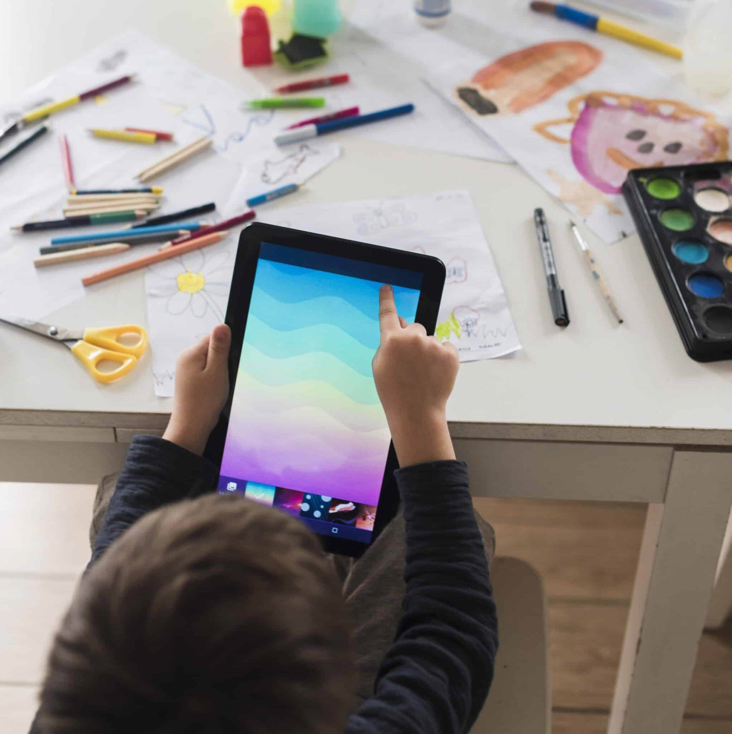 USO EXCESIVO DE TABLETAS Y CELULARES, CAUSANTE DE VISIÓN DOBLE EN INFANTES