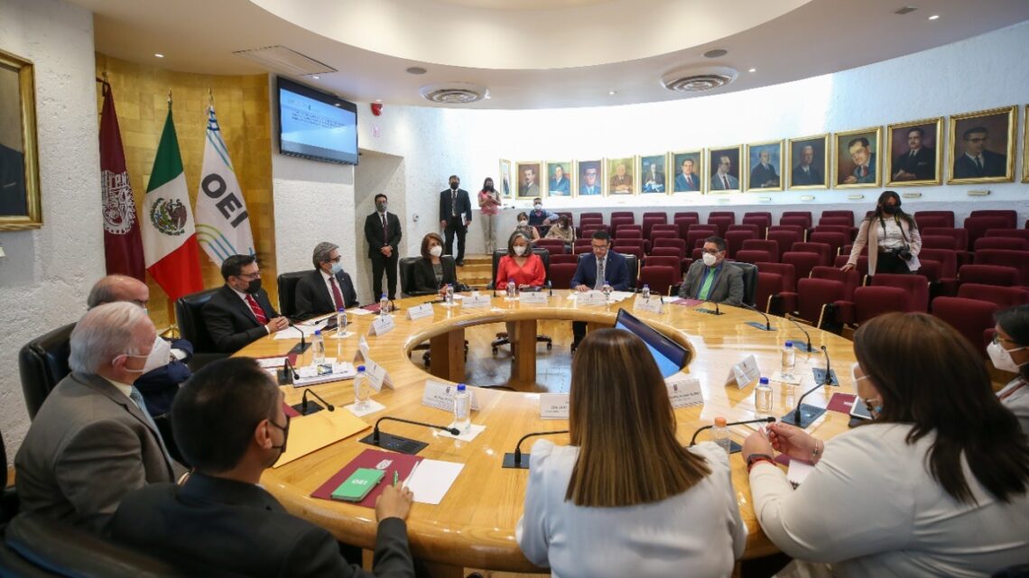FORTALECEN LAZOS ACADÉMICOS Y CIENTÍFICOS FORTALECEN LAZOS ACADÉMICOS Y CIENTÍFICOS