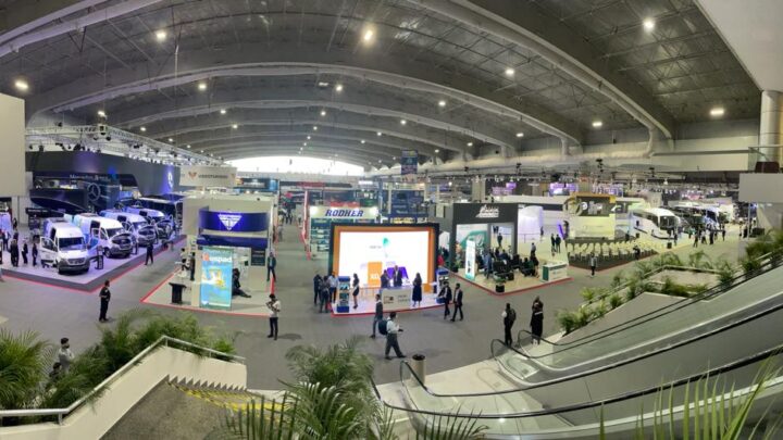 TRANSPORTE TERRESTRE EN LA INDUSTRIA TURÍSTICA