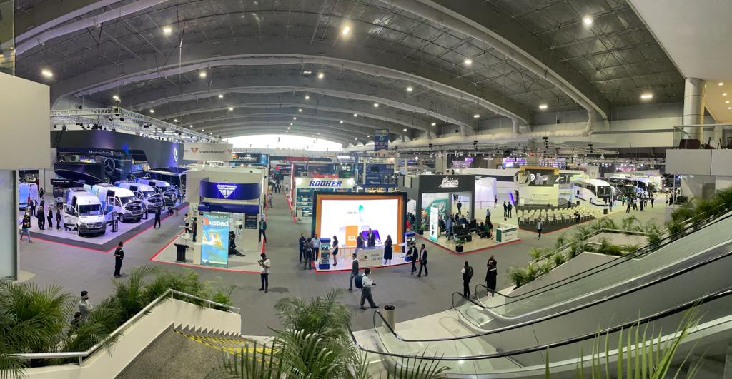 TRANSPORTE TERRESTRE EN LA INDUSTRIA TURÍSTICA TRANSPORTE TERRESTRE EN LA INDUSTRIA TURÍSTICA