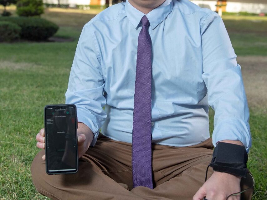 CON PULSERA INTELIGENTE DETECTAN EPISODIOS DE ESTRÉS ACADÉMICO