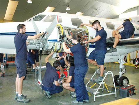AGENDA ESTRATÉGICA PARA LOS SECTORES AERONÁUTICO Y ESPACIAL 2030 AGENDA ESTRATÉGICA PARA LOS SECTORES AERONÁUTICO Y ESPACIAL 2030