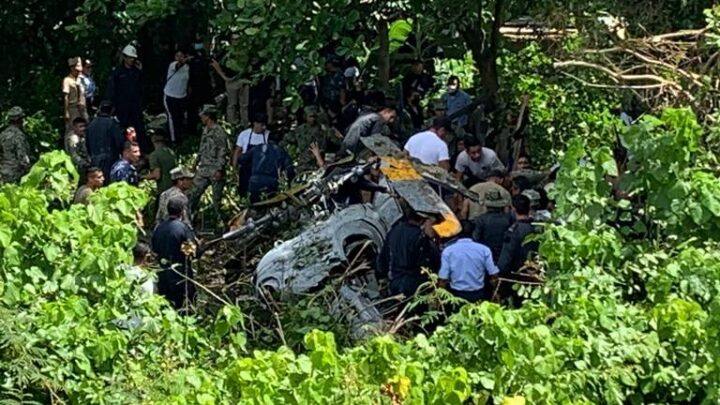 CAE HELICÓPTERO EUROCOPTER DE LA ARMADA DE MÉXICO, EN FRONTERA, TABASCO