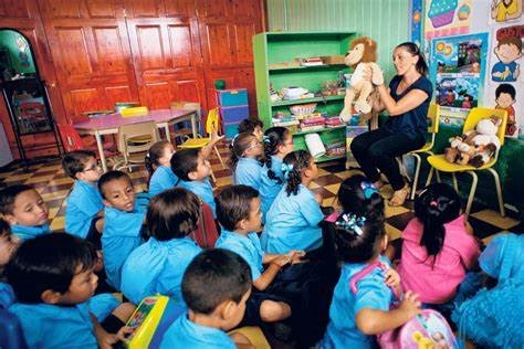 EDUCADORAS, FUNDAMENTALES PARA EL DESARROLLO DE LOS INFANTES
