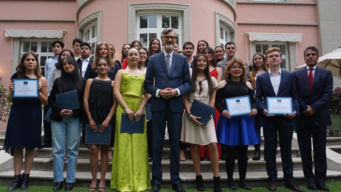 BECAS DE EXCELENCIA PARA IMPULSAR LA INDUSTRIA DE LA HOSPITALIDAD