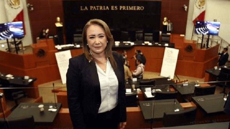 A LA COMUNIDAD UNIVERSITARIA Y A LA SOCIEDAD MEXICANA A LA COMUNIDAD UNIVERSITARIA Y A LA SOCIEDAD MEXICANA