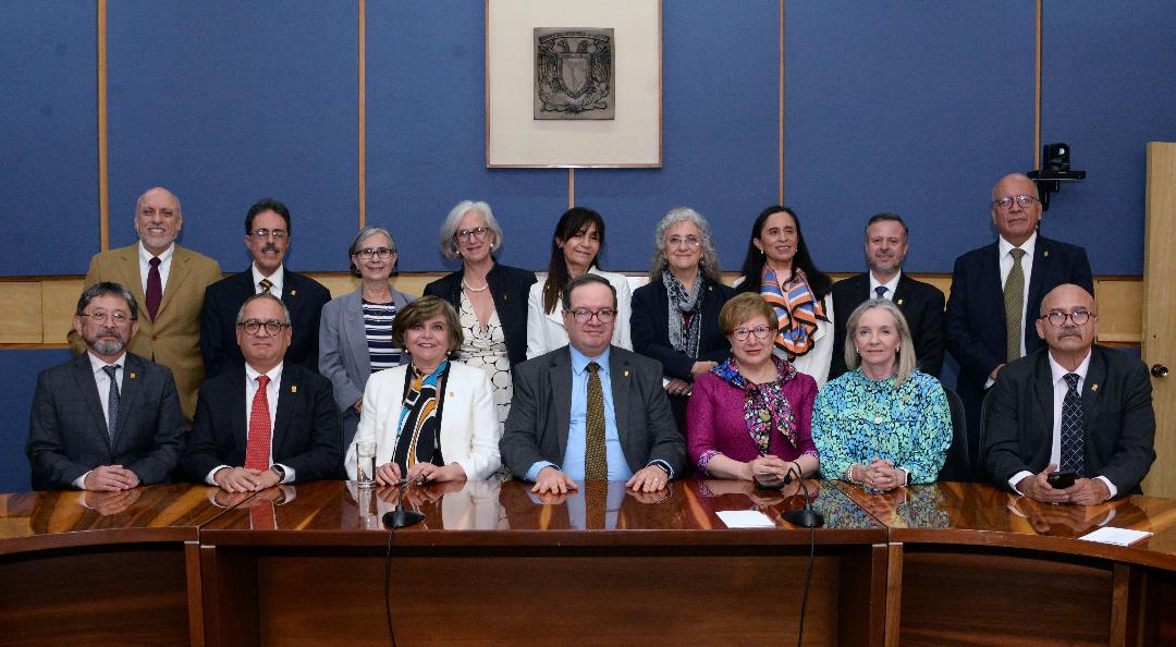 UNA UNIVERSIDAD CON DEMOCRACIA Y CAMBIO SIN ESTRIDENCIAS UNA UNIVERSIDAD CON DEMOCRACIA Y CAMBIO SIN ESTRIDENCIAS