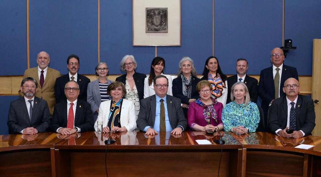 UNA UNIVERSIDAD CON DEMOCRACIA Y CAMBIO SIN ESTRIDENCIAS