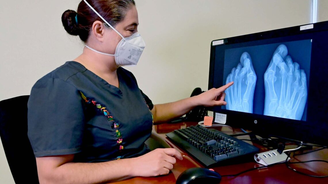 DOLOR O INFLAMACIÓN ARTICULAR CONSTANTE PUEDEN SER SÍNTOMAS DE ARTRITIS REUMATOIDE