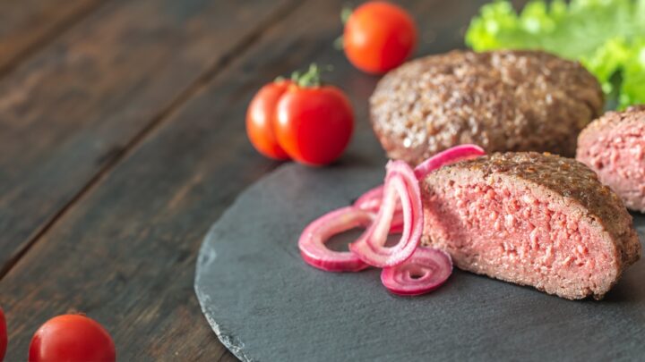 ¿QUÉ TAN ROSA ES DEMASIADO ROSA CUANDO SE TRATA DE CARNE MOLIDA?