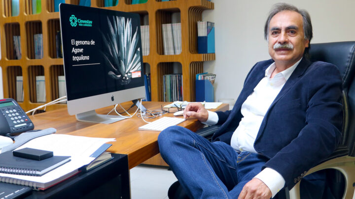 RECONOCIDO INTERNACIONALMENTE POR SU TRAYECTORIA CIENTÍFICA