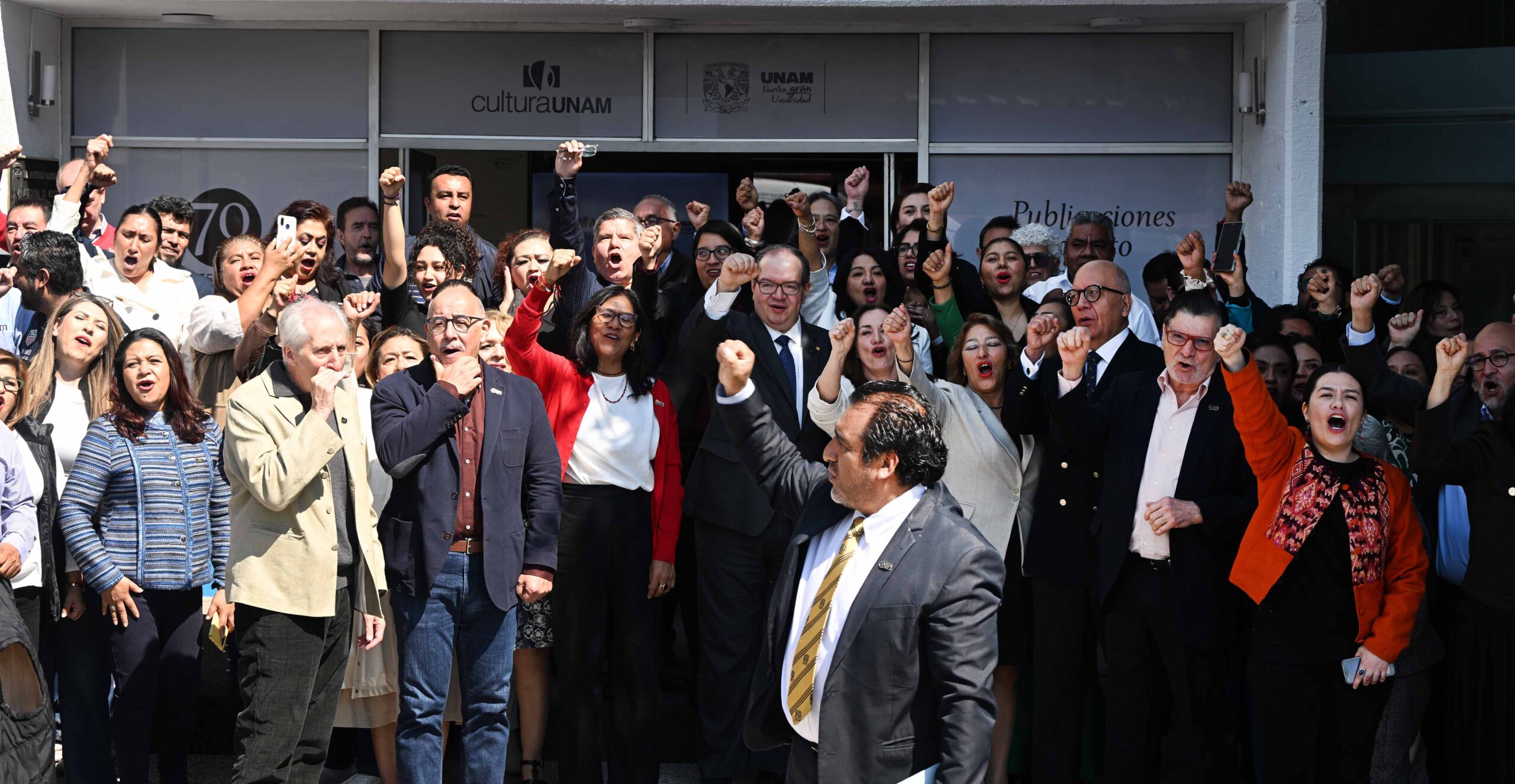 LA LABOR EDITORIAL ES UN ACTO DE RESISTENCIA EN UN MUNDO SATURADO DE INFORMACIÓN