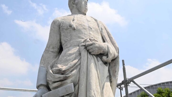 CONTRIBUYE A DOCUMENTAR Y CONSERVAR MONUMENTOS DEL SIGLO XIX