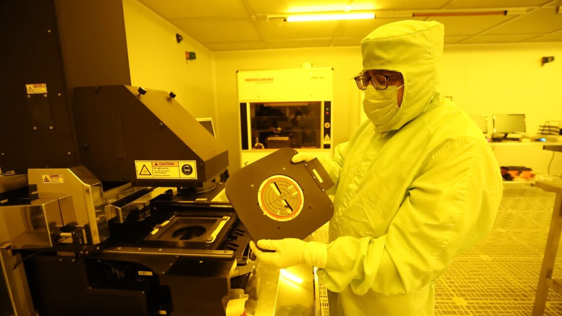 CUENTA CON “CUARTO LIMPIO” PARA LA PRODUCCIÓN DE SEMICONDUCTORES